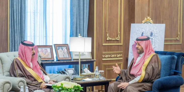 أمير الحدود الشمالية يطّلع على إستراتيجية جمعية الثقافة والفنون بالمنطقة