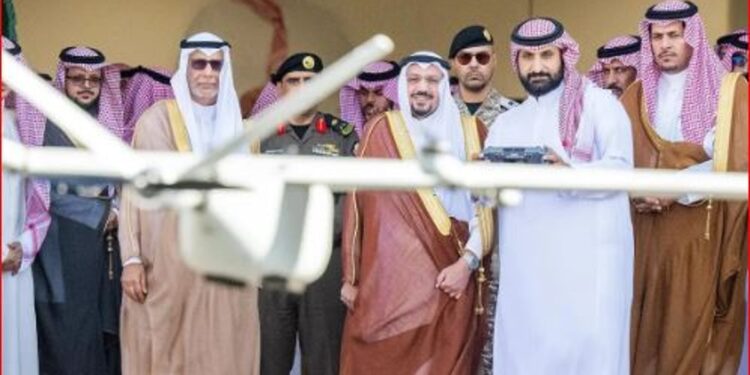 أمير القصيم يطلق اسم «العارض» على أول طائرة صنعت بدون طيّار بالمنطقة