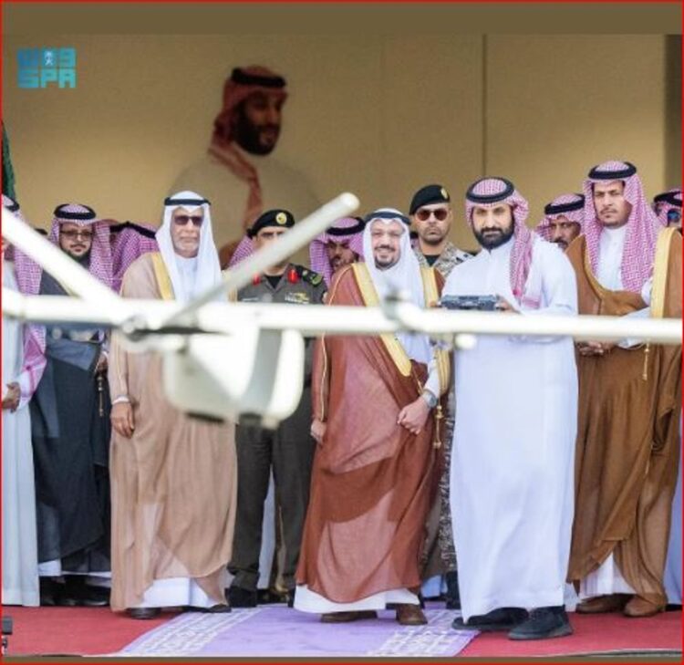 أمير القصيم يطلق اسم «العارض» على أول طائرة صنعت بدون طيّار بالمنطقة