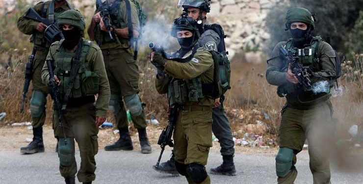 إصابة 4 فلسطينيين برصاص قوات الاحتلال الإسرائيلي في الضفة الغربية