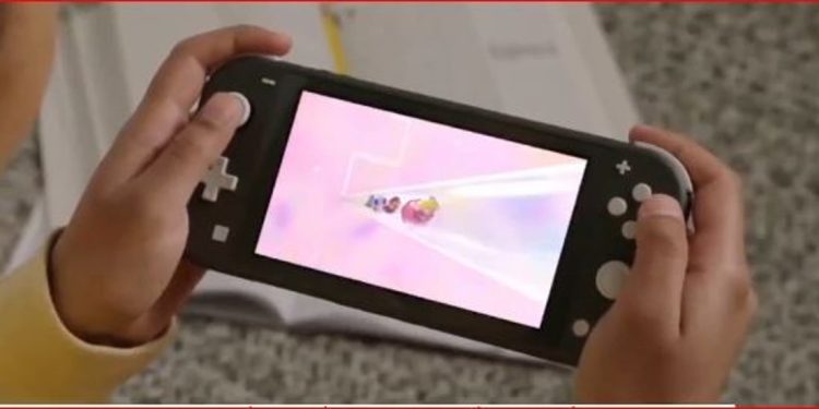 استشارية: الجلوس الطويل أمام الأجهزة الإلكترونية وقلة النوم يؤثران سلبا على سلوكيات الأطفال