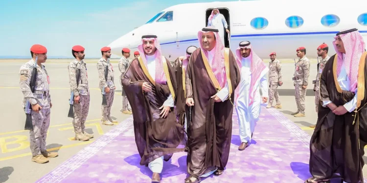 الأمير حسام بن سعود يستقبل أمير الجوف ويعقدان اجتماعات موسعة لتعزيز التعاون وتبادل الخبرات