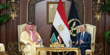 الأمير عبدالعزيز بن سعود يعقد جلسة مباحثات رسمية مع وزير الداخلية المصري