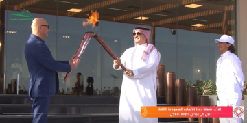 الأمير فهد بن جلوي يتسلم شعلة "الألعاب السعودية 2024" في زيارتها لميدان الهجن