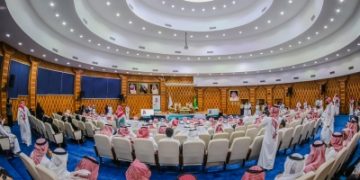 'الحقيل' يوجه بمعالجة طلبات المستثمرين