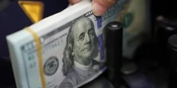 الدولار يتعافى قبيل قرار سعر الفائدة
