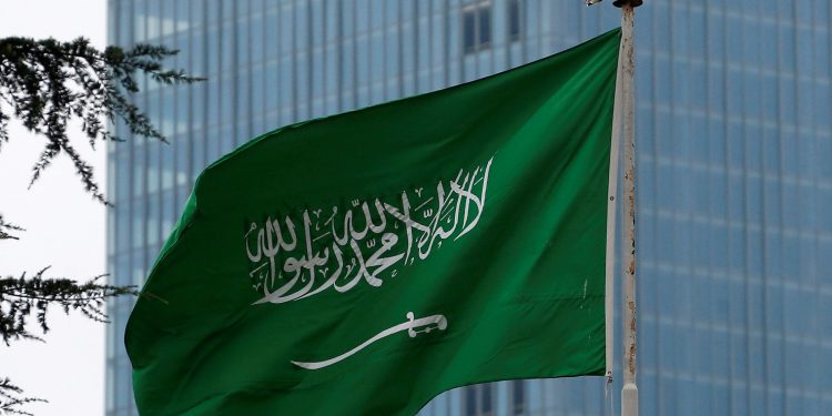السعودية وروسيا والعراق والإمارات والكويت وكازاخستان والجزائر وعُمان تُمدد تخفيضات الإنتاج التطوعية