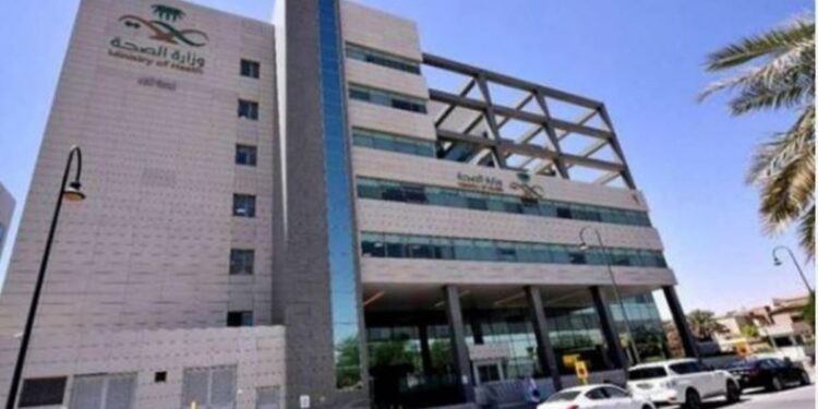 «الصحة» تغرّم 3 شركات طيران لمخالفتها أحكام نظام المراقبة الصحية في منافذ الدخول