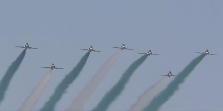 العروض الجوية بسماء الرياض تبهر أجواء اليوم الوطني 94