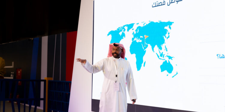 القاص السعودي محمد البشير يكشف سر التعلق بالقصة في ورشة عمل بمعرض الرياض الدولي للكتاب