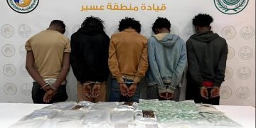 القبض على 5 مخالفين لنظام أمن الحدود بعسير لتهريبهم 60 كيلوجرامًا من الحشيش