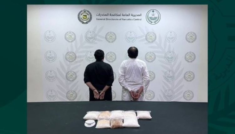 القبض على مقيمين بالرياض لترويجهما 7 كيلوجرامات من الشبو المخدر