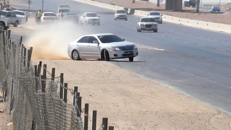 «المرور» توضح قيمة غرامة «التفحيط»: تمنع من الاستفادة من تخفيض المخالفات المرورية