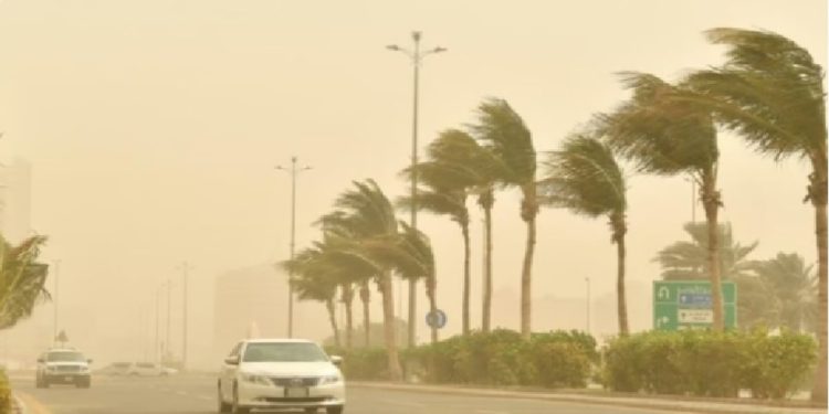 «الوطني للأرصاد» ينبه من رياح شديدة على تبوك وأمطار على الباحة وجازان