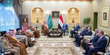 بتوجيه من القيادة.. وزير الداخلية يزور مصر