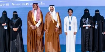 تتويج الفائزين بمسابقة تطبيقات الثورة الصناعية