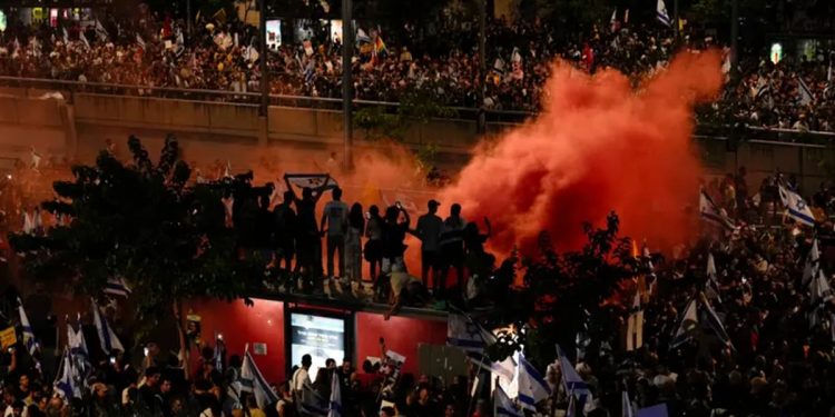 دعوات لإضراب عام في إسرائيل اليوم.. ووزير المالية يطالب النائب العام بمنعها