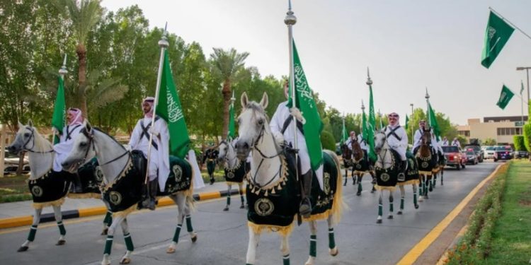رئاسة الحرس الملكي تنظم مسيرة استعراضية في الرياض وجدة احتفالًا باليوم الوطني الـ 94