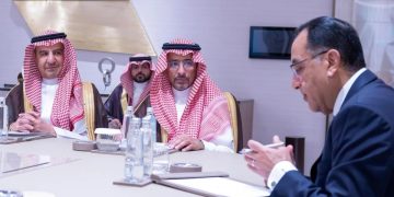 رئيس الوزراء المصري يستقبل وزير الصناعة ويبحثان سبل تعزيز التعاون  بين البلدين