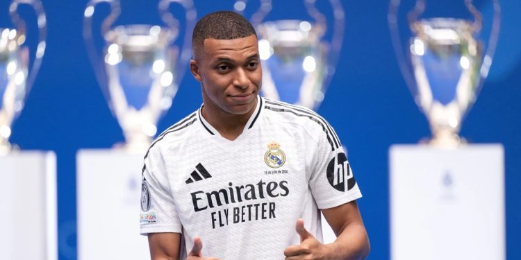 رونالدو: أتوقع فوز مبابي بالكرة الذهبية.. وريال مدريد الأفضل