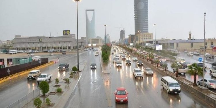 طقس المملكة الثلاثاء.. استمرار هطول الأمطار الرعدية ورياح نشطة مثيرة للأتربة والغبار 