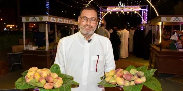 فعالية اللوز القطيفي تجذب الأهالي لاقتنائه والتعرف على طرق زراعته