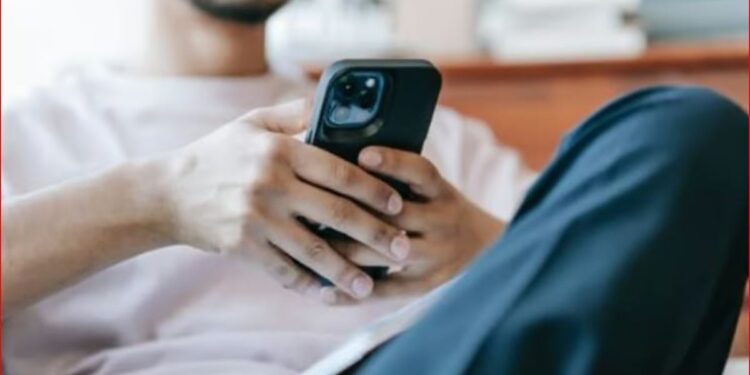 مختص: تأثير وسائل التواصل على قيم الأسرة السعودية من أسباب التفكك