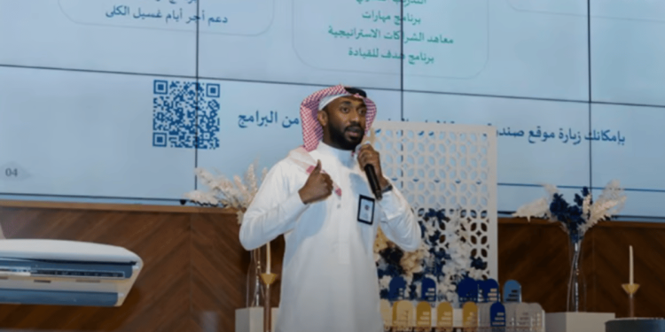 مختص: تقديم المدير النصيحة بالبريد الإلكتروني يشعر الموظف بالتخوف