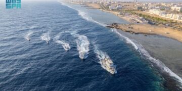 مسيرة بحرية احتفالاً بيوم الملاحة العالمي