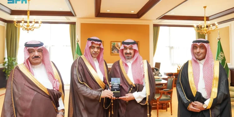 نائب أمير تبوك يطّلع على التقرير السنوي لمطار الأمير سلطان بن عبدالعزيز الدولي