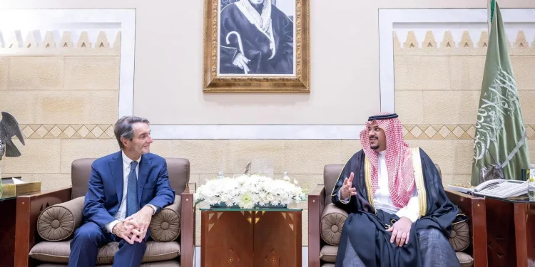 نائب أمير منطقة الرياض يستقبل وفداً من إقليم لومبارديا الإيطالي