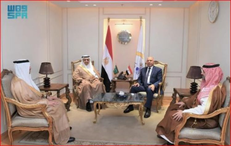 نائب وزير النقل والخدمات اللوجستية يبحث التعاون مع وزير النقل المصري