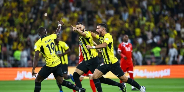 “هاتريك” بنزيما يقود الاتحاد لعبور الوحدة بسباعية