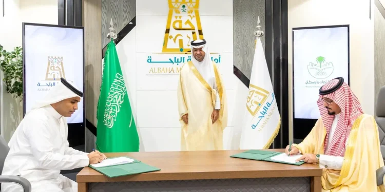 وزير البلديات والإسكان يشهد توقيع 7 اتفاقيات بأمانة منطقة الباحة