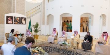 وزير الخارجية ونظيرته الألمانية يبحثان تعزيز العلاقات الثنائية