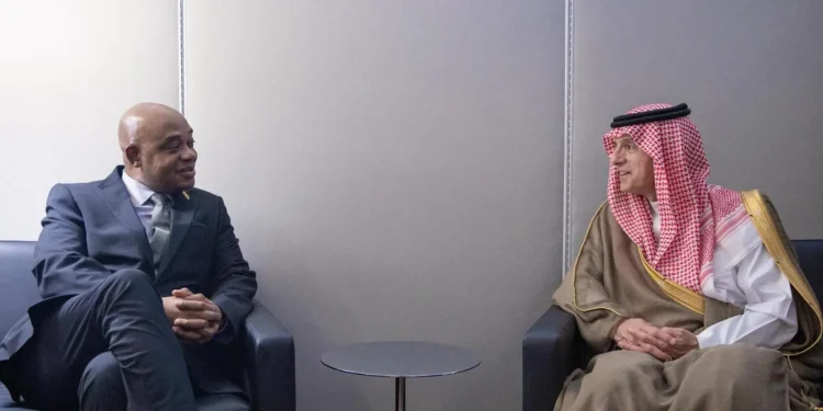 وزير الدولة للشؤون الخارجية يلتقي وزير خارجية كولومبيا