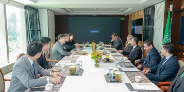 وزير الصناعة والثروة المعدنية يبحث فرص الاستثمار في إنتاج الليثيوم والنحاس مع كبرى الشركات الصينية