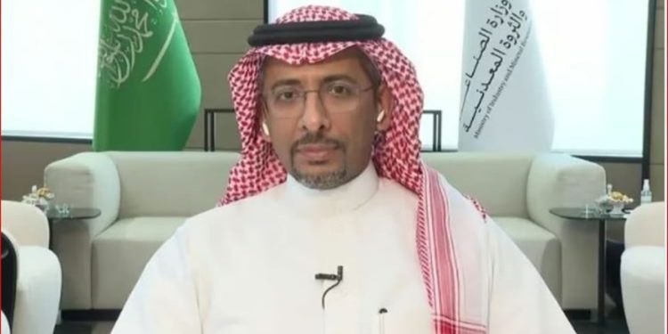 وزير الصناعة يبدأ زيارة إلى الصين لبحث فرص التعاون واستقطاب الاستثمارات النوعية