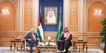 ولي العهد لـ'عباس': نقف بجانبكم حتى نيل حقوقكم