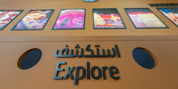 “وِرث” يستعرض فنّ السدو بمعرض الكتاب بالرياض