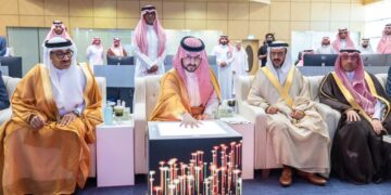 نائب أمير الشرقية يرعى توقيع عقد تنفيذ مشروع ربط السوق الخليجية للكهرباء مع جمهورية العراق الشقيقة