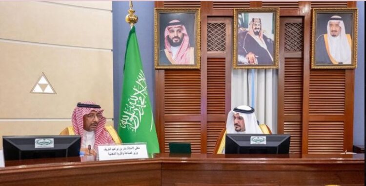 أمير القصيم يناقش مستقبل قطاعي الصناعة والتعدين في المنطقة مع «الخريف»