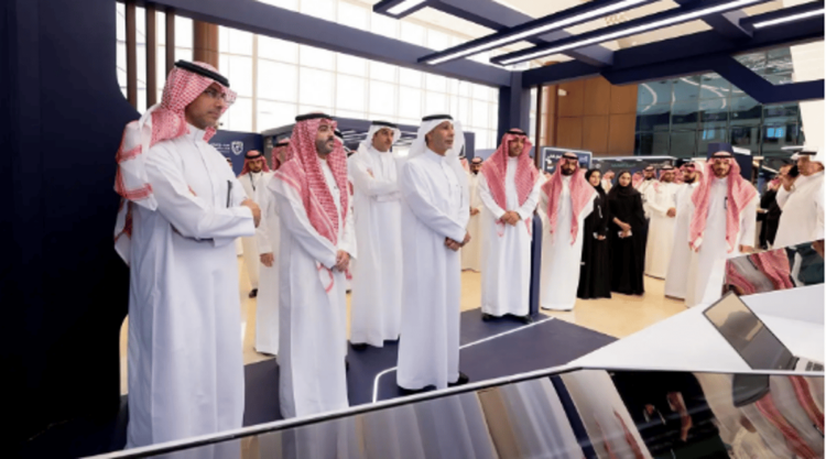 «العوهلي» يفتتح المعرض المتنقل للتوعية بالأمن السيبراني