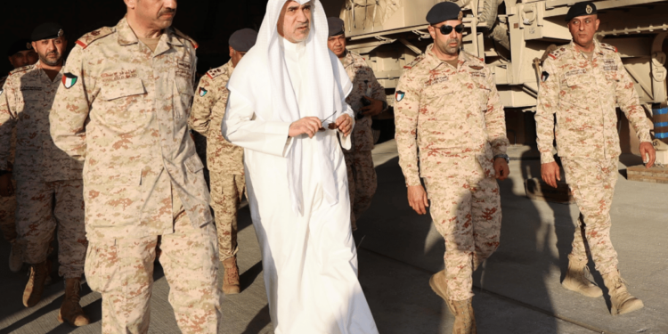 الكويت.. وزير الدفاع يتفقد مواقع الدفاع الجوي ويؤكد على الجاهزية لحفظ أمن البلاد