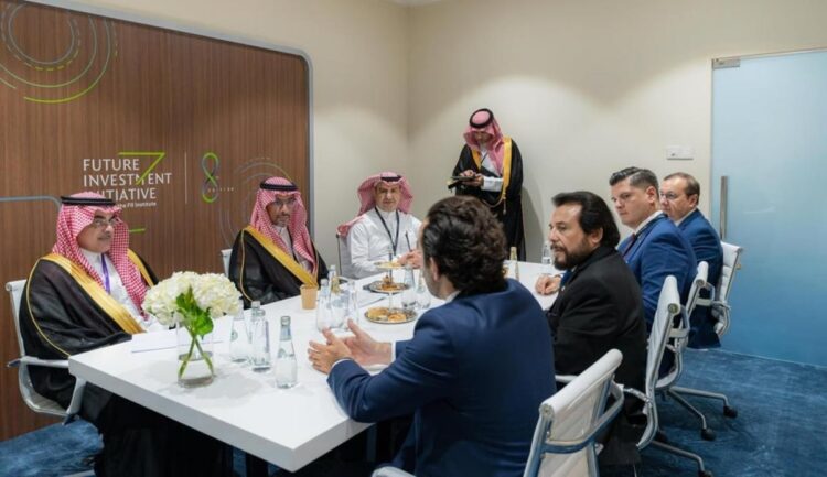 وزير الصناعة يبحث تعزيز التعاون الصناعي والتعديني مع جمهورية السلفادور