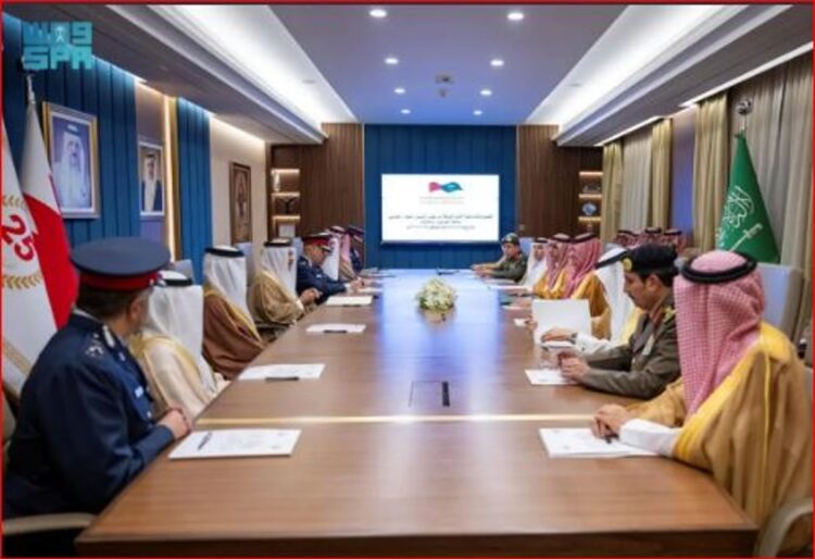 وزير الداخلية ونظيره البحريني يرأسان الاجتماع الثالث للجنة التنسيق الأمني