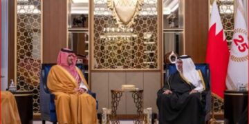 وزير الداخلية يستعرض مبادرات لجنة التنسيق الأمني مع ولي العهد البحريني