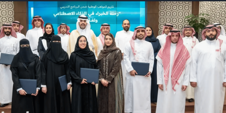 "الاتصالات" تحتفي بالخريجين من برنامج للذكاء الاصطناعي في Google Cloud