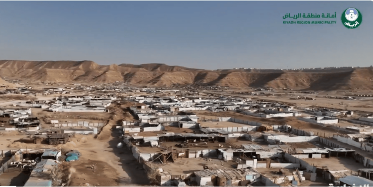 أعمال مستمرة لأمانة الرياض لإزالة الشوائب والمخالفات في مجاري الأودية