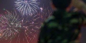 ألوان الفرح تضيء سماء المملكة باليوم الوطني